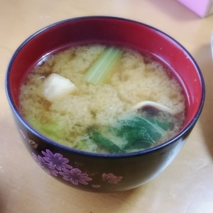 小松菜と椎茸のお味噌汁